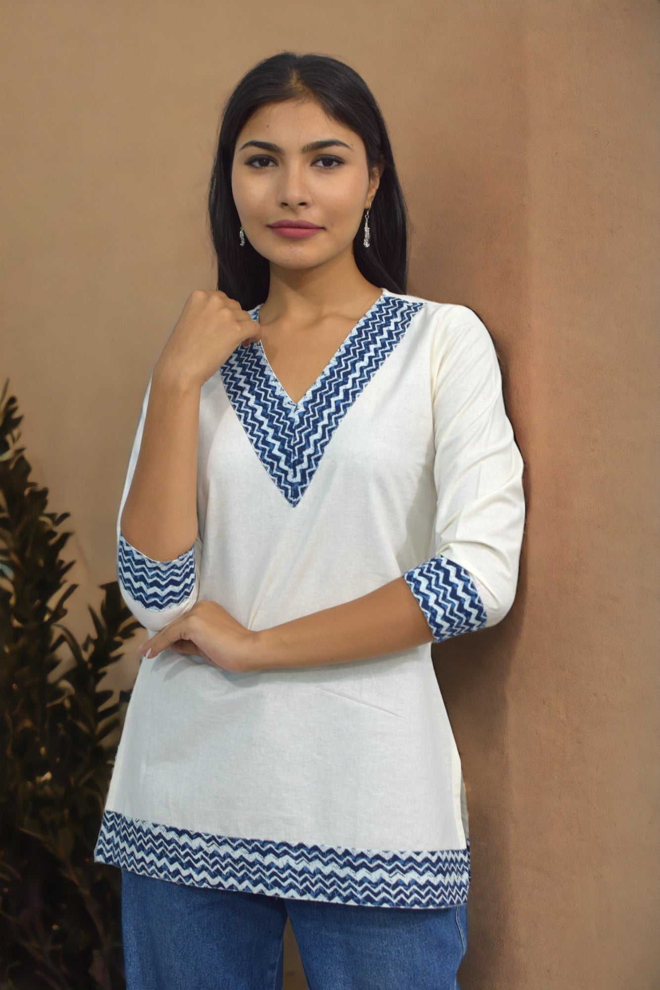 V-neck zigzag indigo short Kurti
