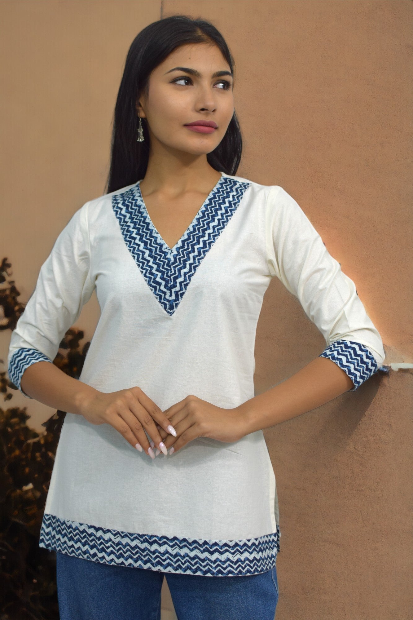 V-neck zigzag indigo short Kurti