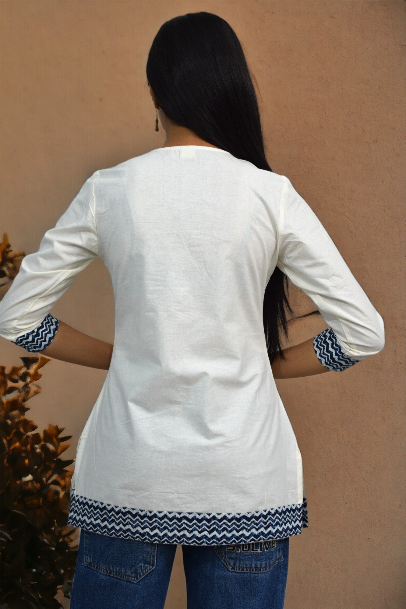 V-neck zigzag indigo short Kurti