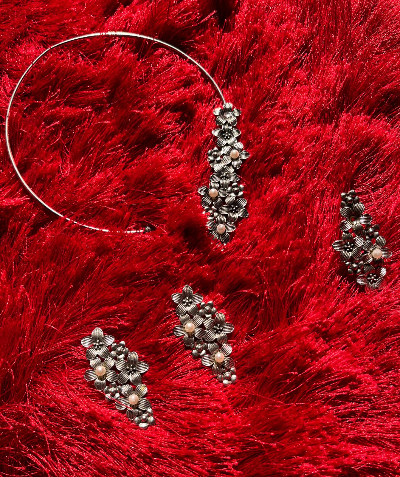Silver plated pearl Oxidised chocker with earrings and ring